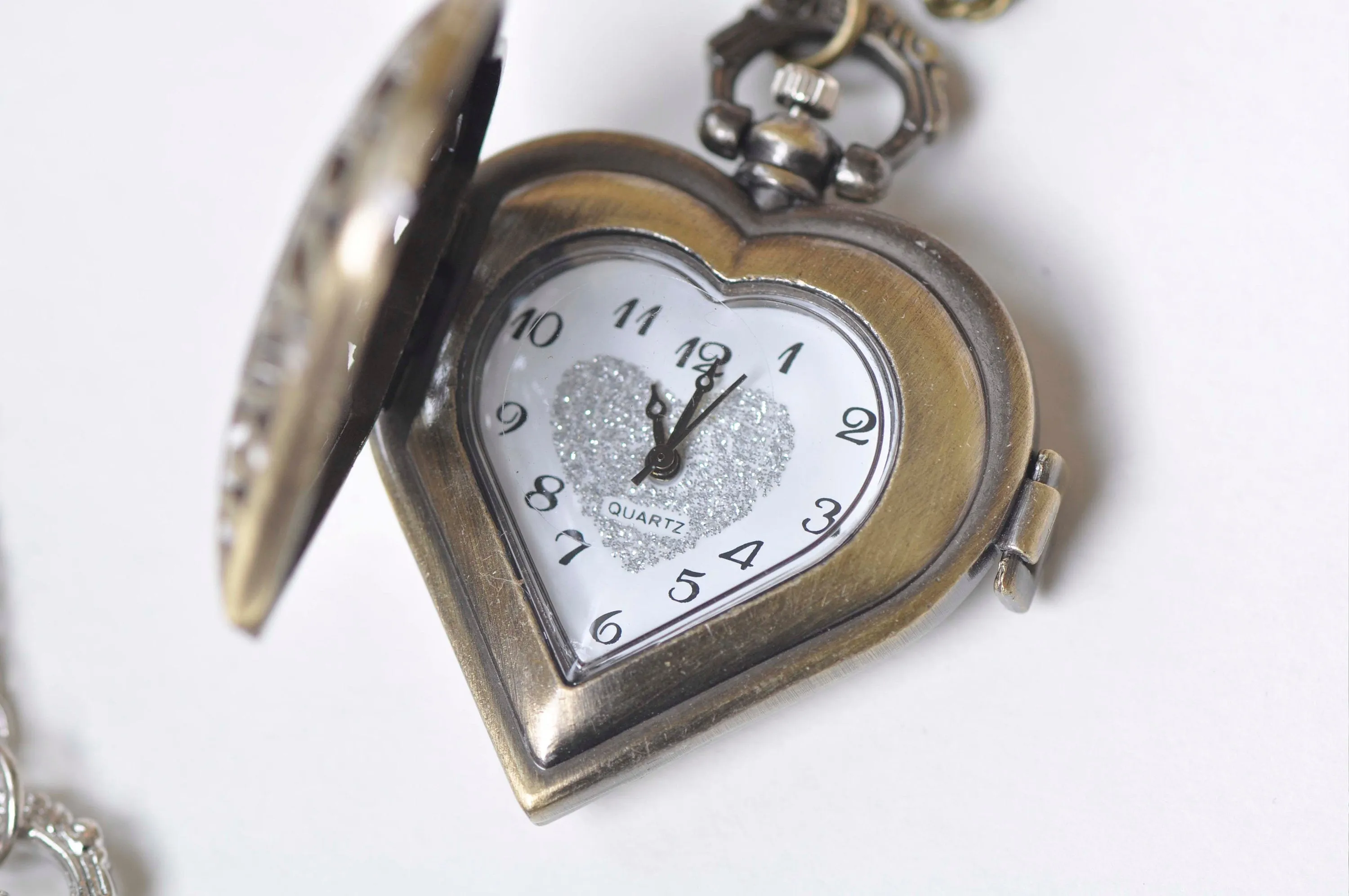 1 PC Antique Bronze/Platinum Heart Pocket Watch Necklace