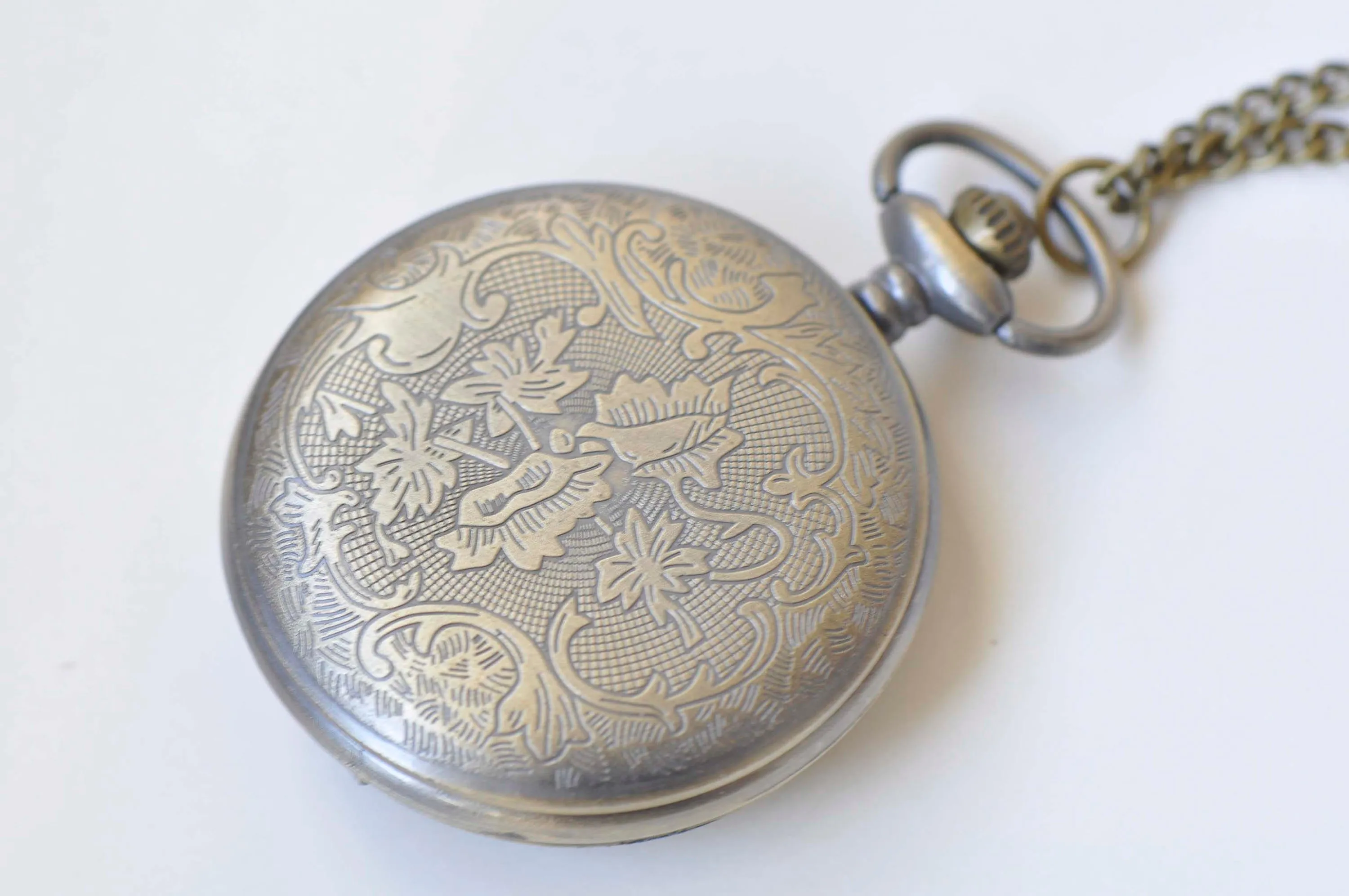 Antique Bronze Large Round Pocket Watch Necklace Set of 1 A4634